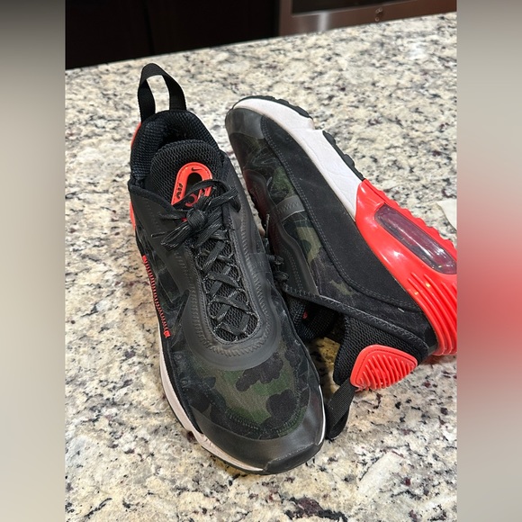 Nike Men's Air Max 2090 SP, "Infrared Duck Camo", size 11 - Picture 9 of 15